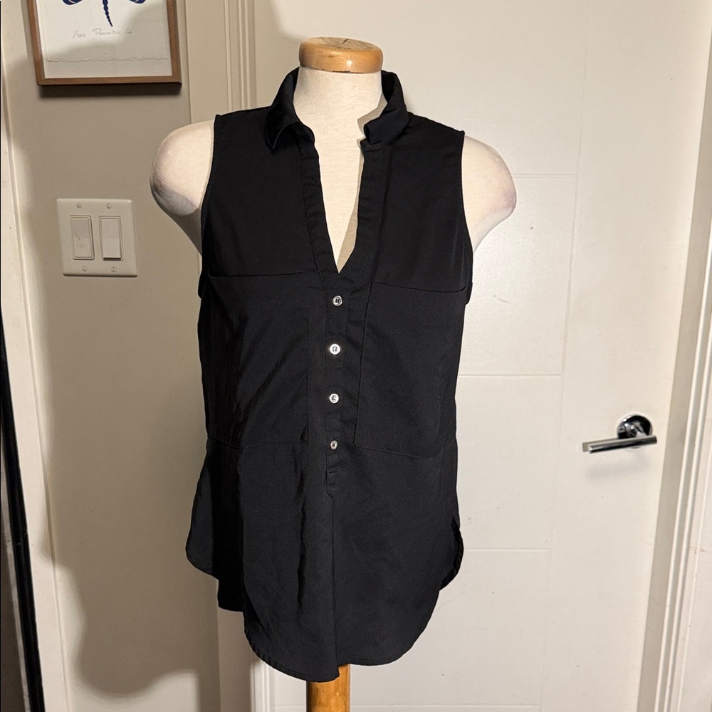Dynamite Black Sleeveless Shirt